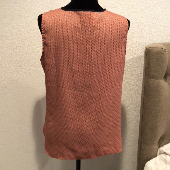 Classy Ann Taylor top - Picture 3 of 4